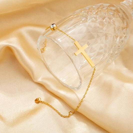 Varnua – Elegantes Kreuzarmband